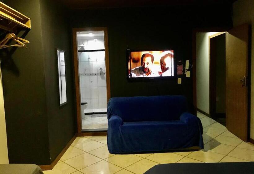 سوییت, Regi House Hostel