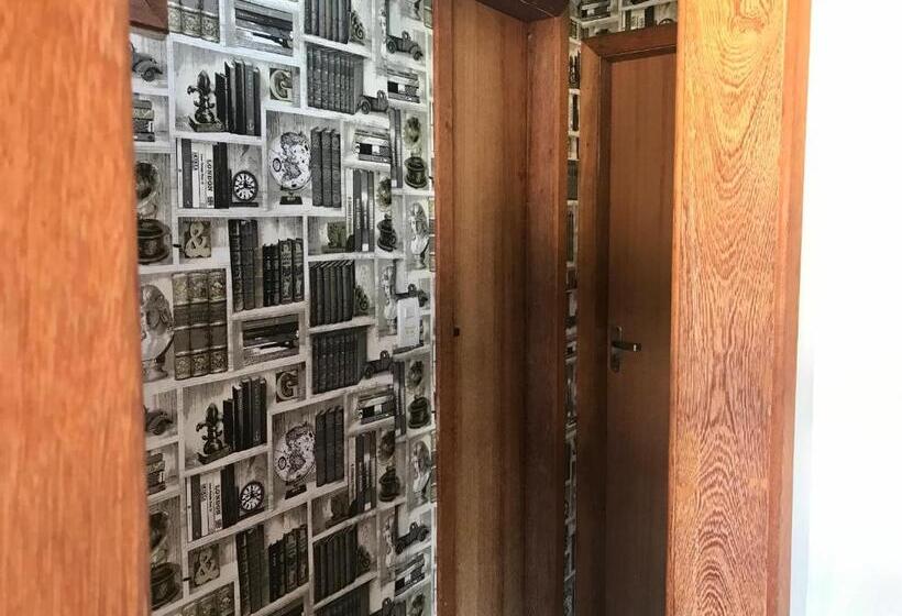 스위트, Regi House Hostel