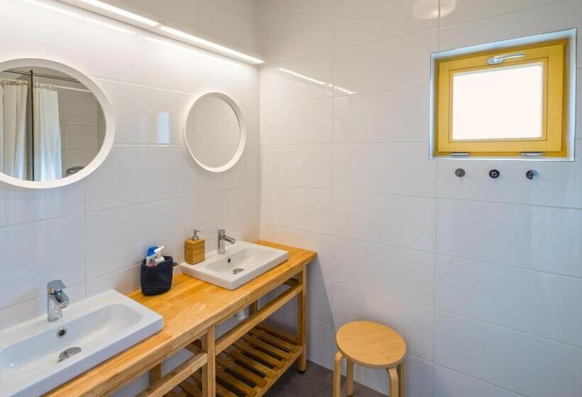 اتاق استاندارد چهارنفره با سرویس بهداشتی مشترک, Hostel Zahrada Mikulov