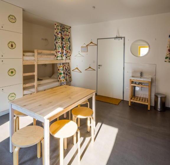 تختخواب در اتاق مشترک, Hostel Zahrada Mikulov