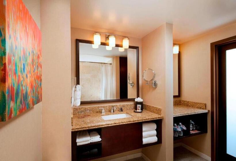 חדר סטנדרט עם מיטת קינג, Sheraton Albuquerque Uptown By Marriott