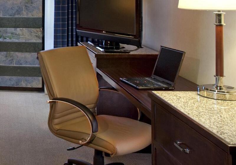 חדר דחוקס עם מיטת קינג, Sheraton Albuquerque Uptown By Marriott