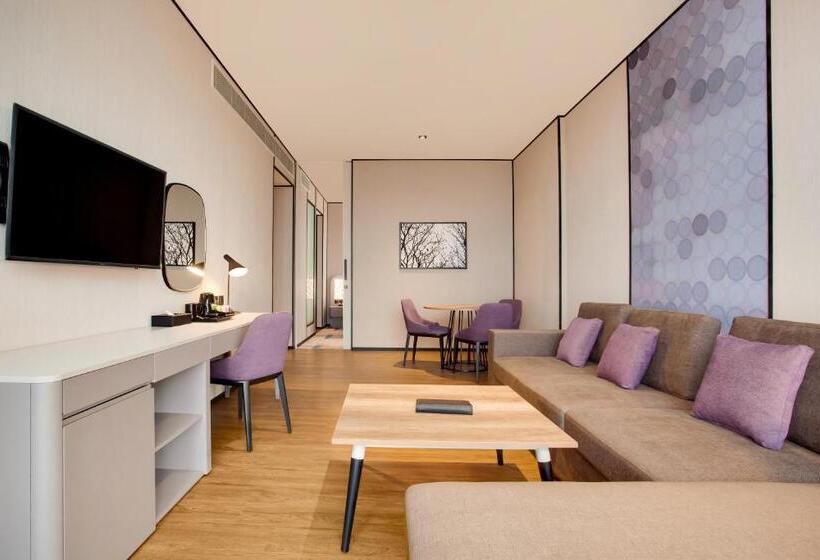 سوییت, Lemon Tree Hotel, Jumeirah Dubai