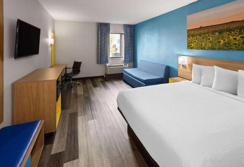 Standard Studio, Days Inn & Suites By Wyndham Northwest Indianapolis