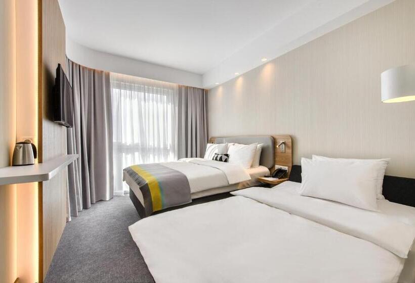 Номер Стандарт, Holiday Inn Express   Rzeszow Airport, An Ihg