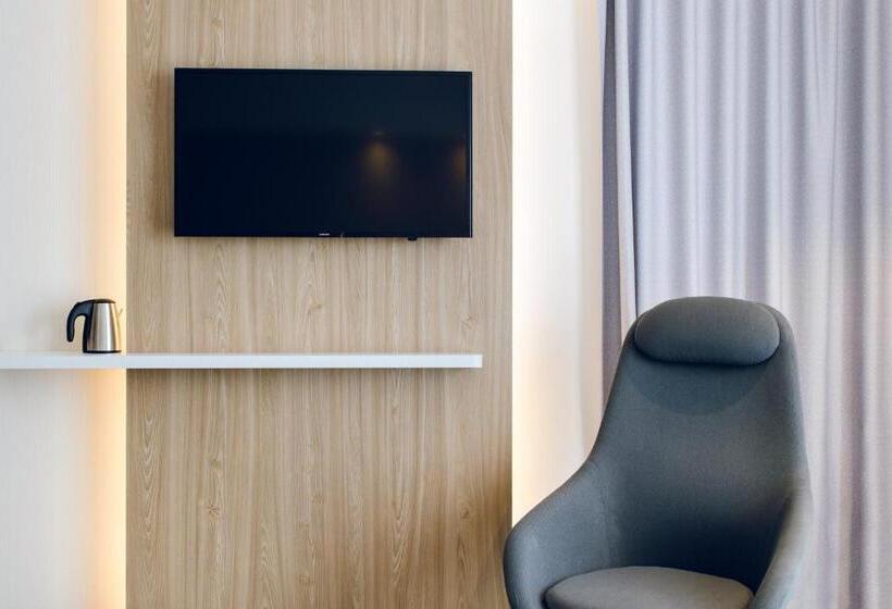 Номер Стандарт Адаптированный для Инвалидов, Holiday Inn Express   Rzeszow Airport, An Ihg