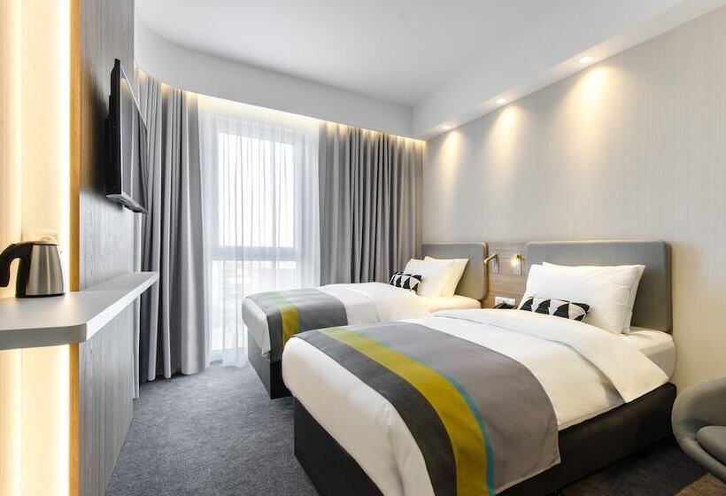 Номер Стандарт, Holiday Inn Express   Rzeszow Airport, An Ihg