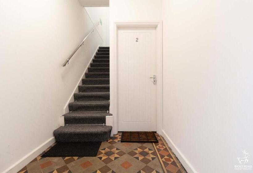 Апартаменты 2 Спальни, Ricky Road Guest House   Wizard Studio Room Available To Book Now