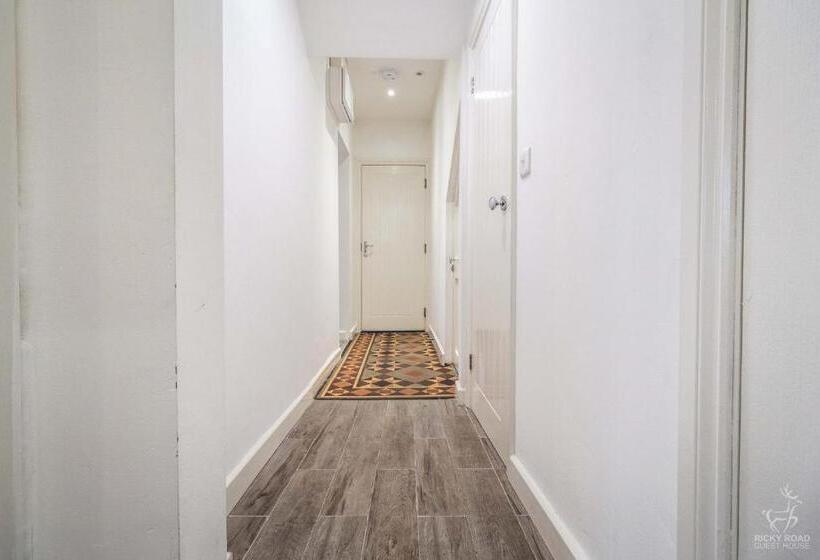 Апартаменты 2 Спальни, Ricky Road Guest House   Wizard Studio Room Available To Book Now