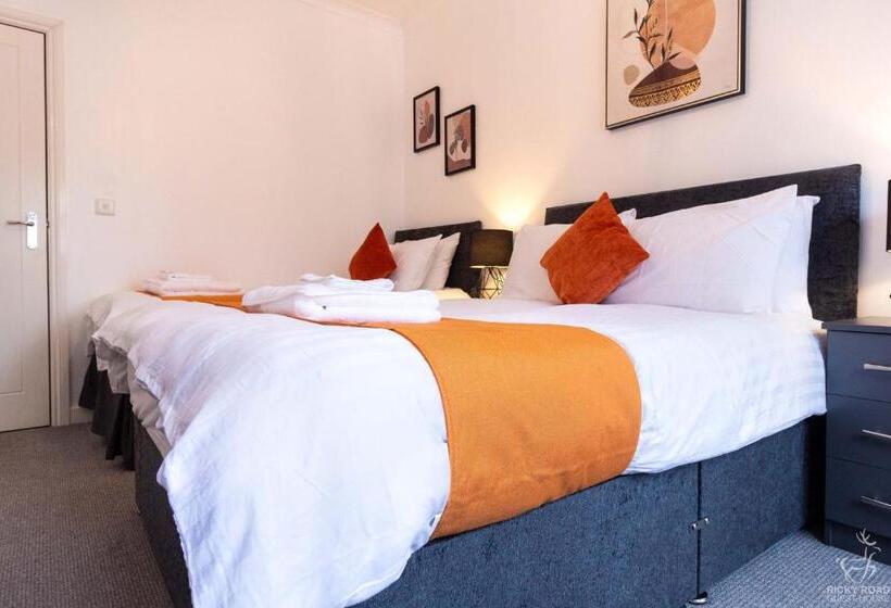Апартаменты 2 Спальни, Ricky Road Guest House   Wizard Studio Room Available To Book Now