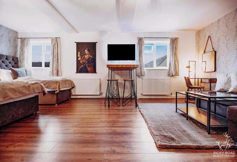 Студия Superior, Ricky Road Guest House   Wizard Studio Room Available To Book Now
