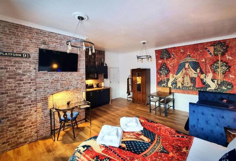 Студия Стандарт, Ricky Road Guest House   Wizard Studio Room Available To Book Now