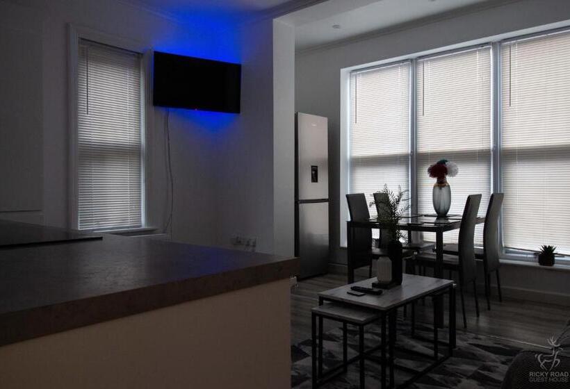 Апартаменты 2 Спальни, Ricky Road Guest House   Wizard Studio Room Available To Book Now