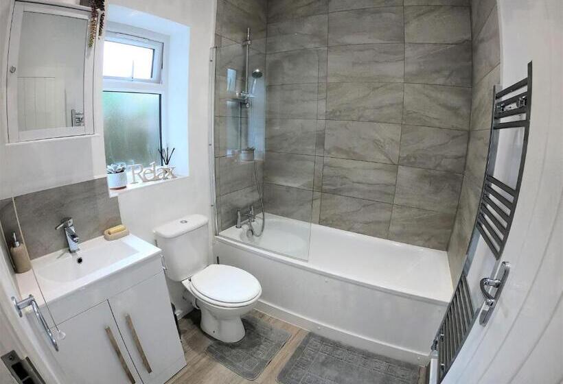 Апартаменты 2 Спальни, Ricky Road Guest House   Wizard Studio Room Available To Book Now