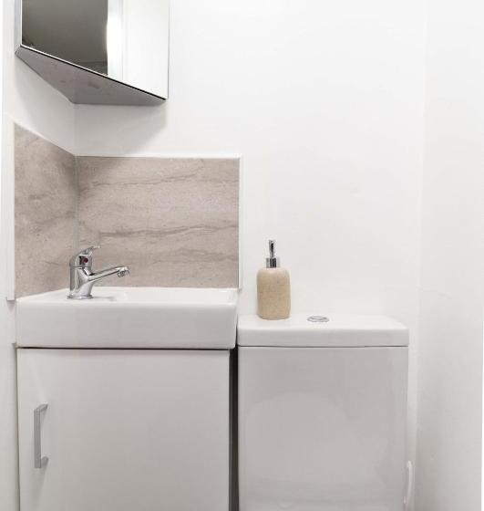 Апартаменты 2 Спальни, Ricky Road Guest House   Wizard Studio Room Available To Book Now