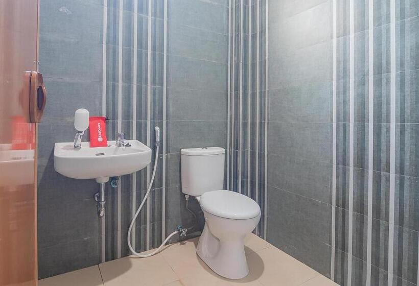 Номер Superior, Reddoorz Plus Near Taman Budaya Samarinda