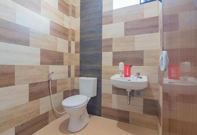 Номер Deluxe, Reddoorz Plus Near Taman Budaya Samarinda