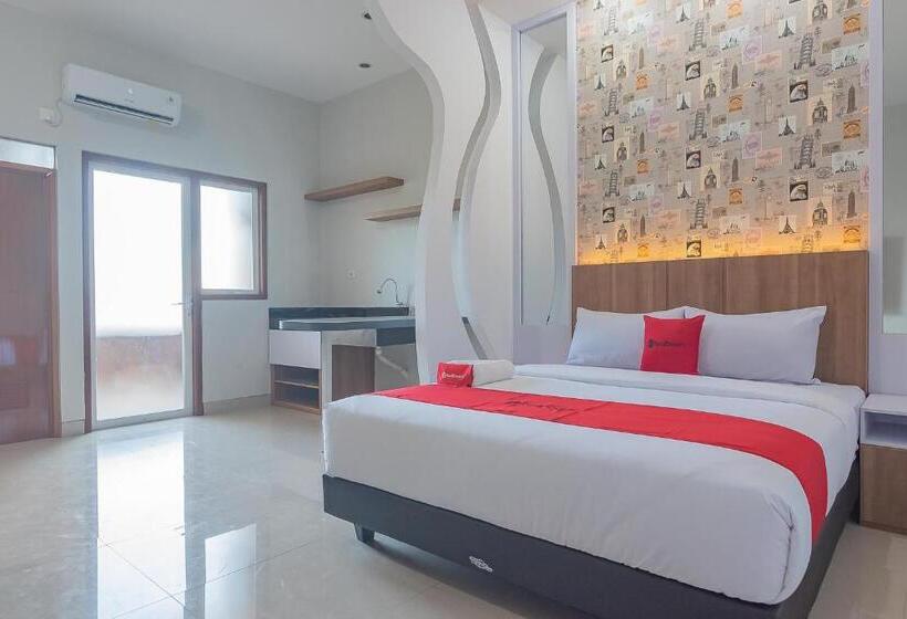 Номер Deluxe, Reddoorz Plus Near Taman Budaya Samarinda