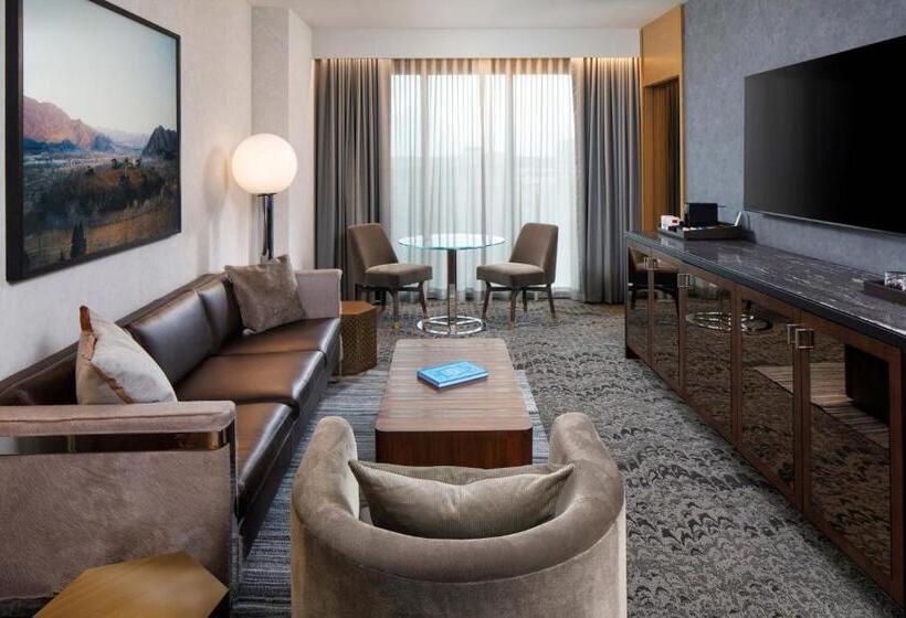Deluxe Suite King Bed, The Joseph, A Luxury Collection Hotel, Nashville