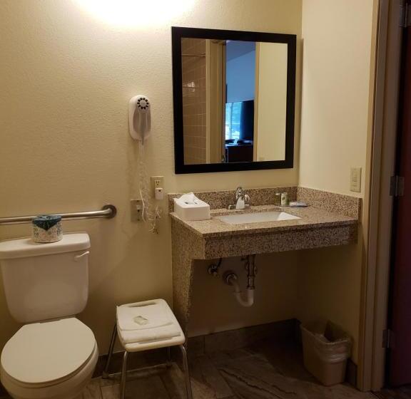Четырехместный Номер Стандарт, Cobblestone Inn & Suites  Merrill