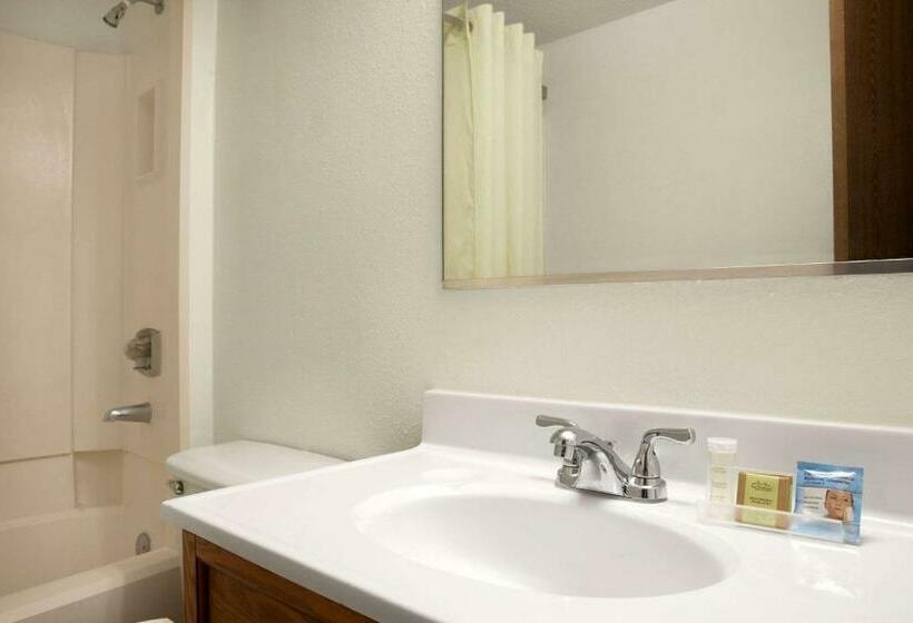 Стандартный Номер Кровать Кинг, Super 8 By Wyndham Council Bluffs Ia Omaha Ne Area