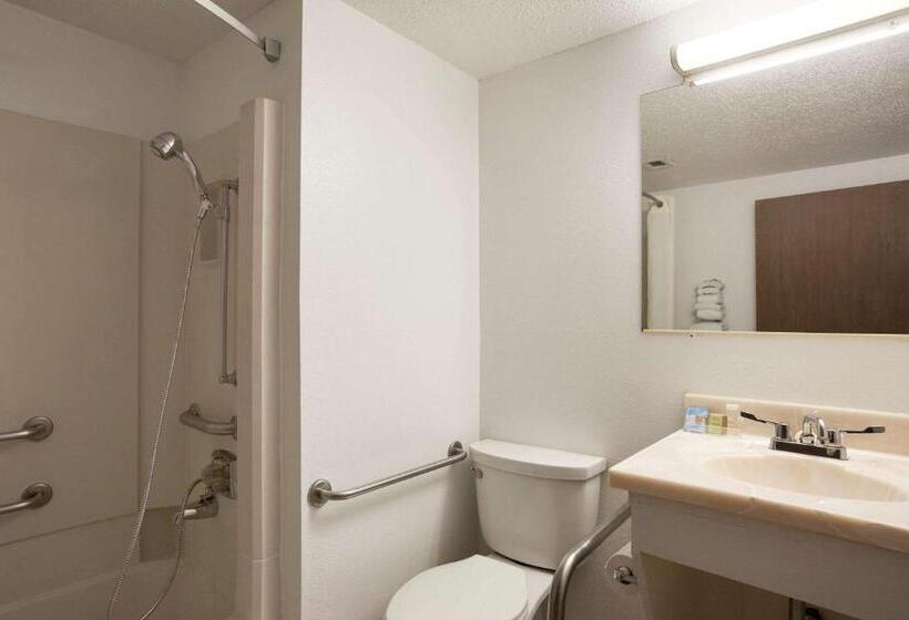 Номер Стандарт Адаптированный для Инвалидов, Super 8 By Wyndham Council Bluffs Ia Omaha Ne Area