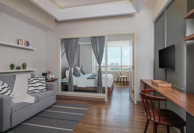 اتاق اجرایی با تخت بزرگ, Fika Rooms Tangerang By Skandinavia