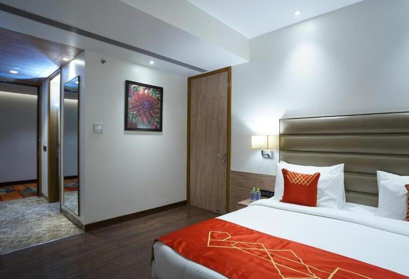 适合残疾人士使用的带超级大床的标准间, Ramada By Wyndham Aligarh Gt Road