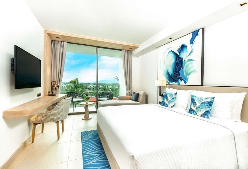 Номер Premium с Балконом, Hilton Garden Inn Phuket, Thailand