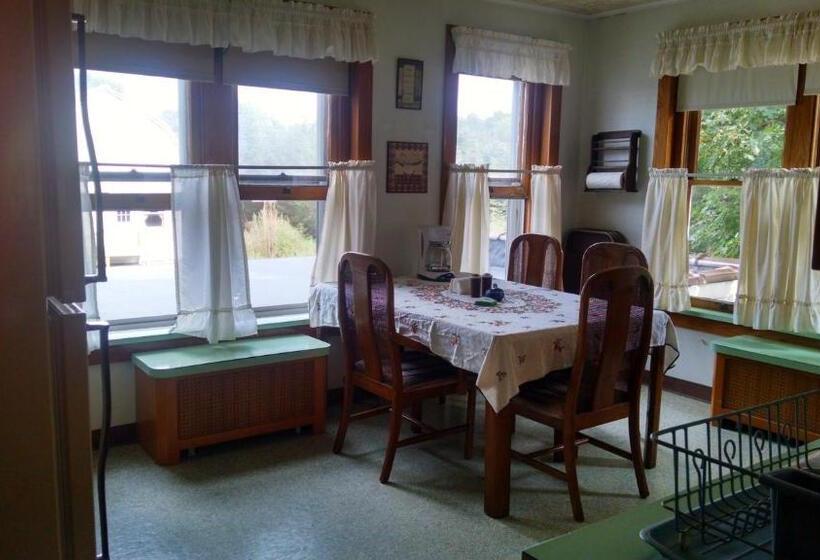 Люкс Вид на Горы, Fish & Loaves Bed And Breakfast