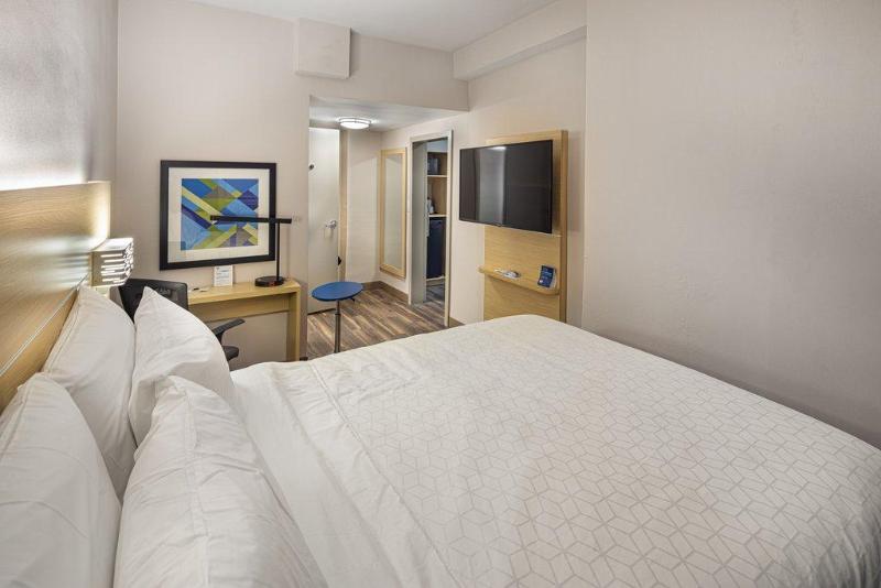 キングサイズベッドのスタンダードルーム, Holiday Inn Express & Suites   Atlanta Downtown, An Ihg