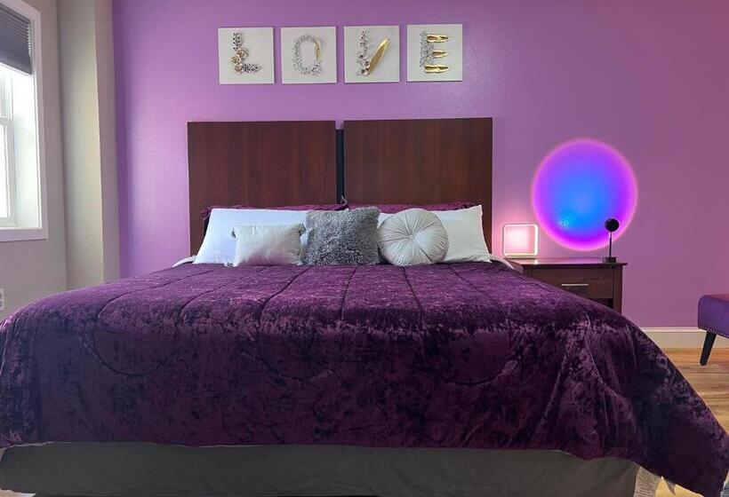디럭스 스위트, Orbits Inn