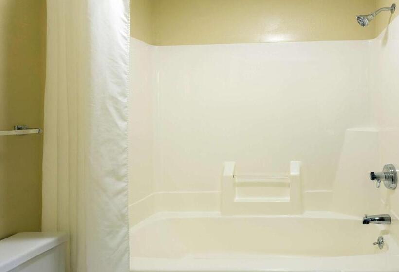 סוויטה, Super 8 By Wyndham Dekalb Il