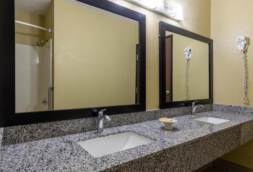 Люкс Deluxe Кровать Кинг, Super 8 By Wyndham Nixa/springfield Area