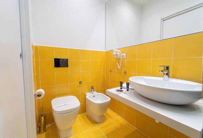 Deluxe Room, Hg Boutique Toledo, Napoli Centro, By Clapa Group