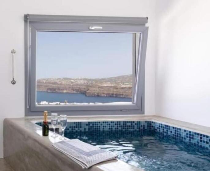 سوییت لوکس, Pancratium Villas & Suites