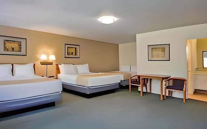 Номер Стандарт 2 Двуспальные Кровати, Econo Lodge