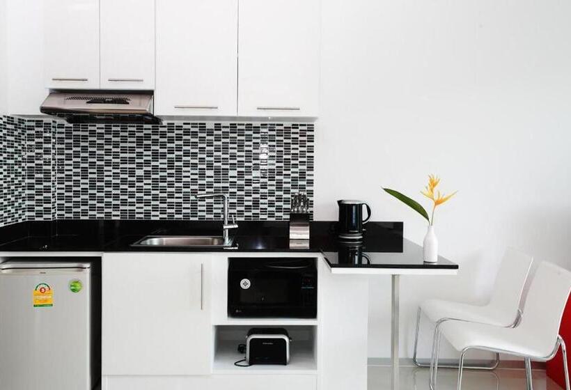 수피리어 스튜디오, One World One Home Naiharn