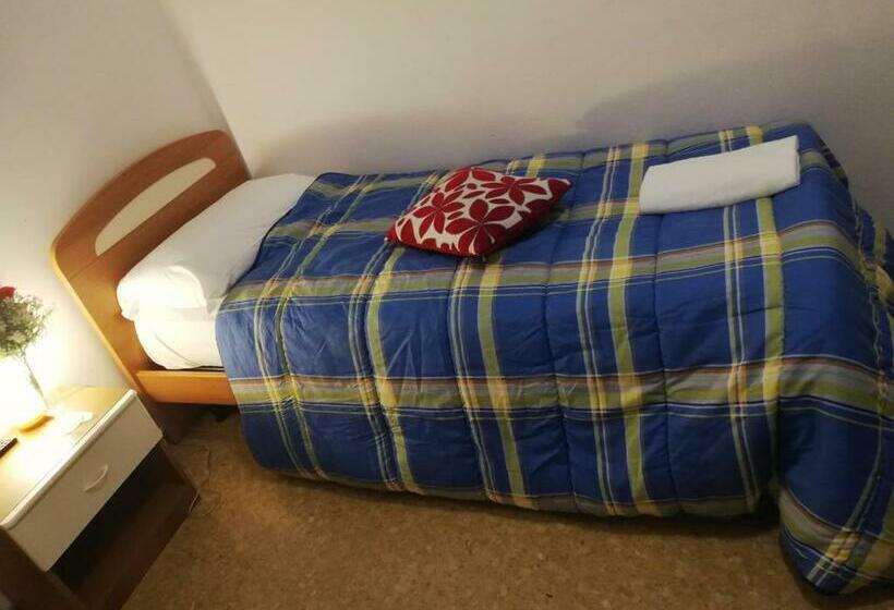Quarto Estandar Individual Banheiro Compartilhado, Venice Star House