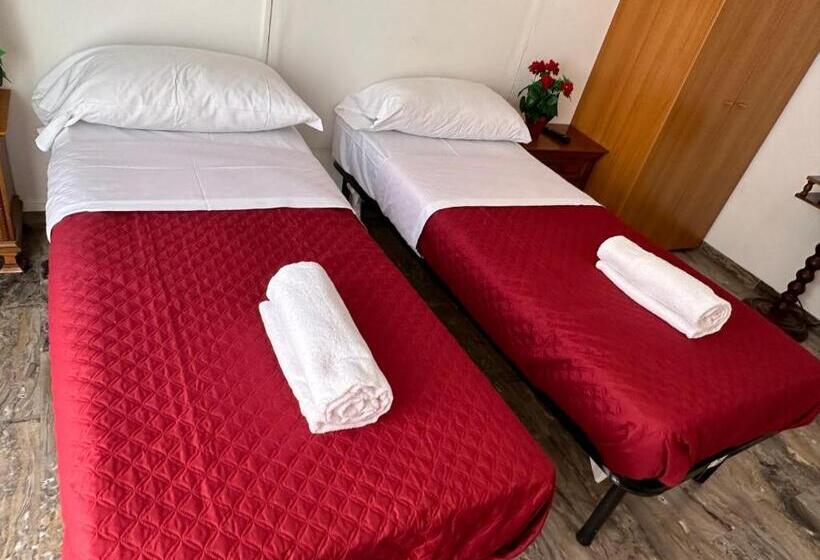 Quarto Estandar Banheiro Compartilhado, Venice Star House