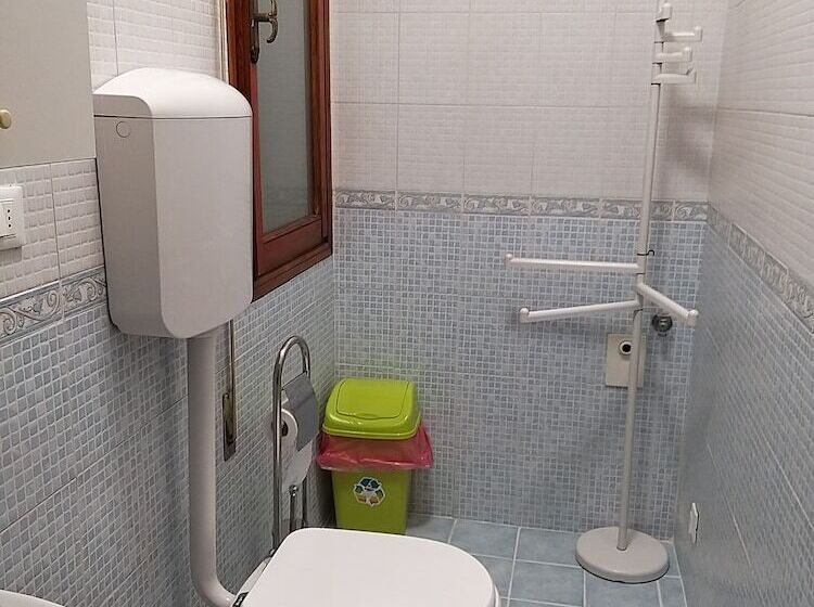 Quarto Estandar Individual Banheiro Compartilhado, Venice Star House