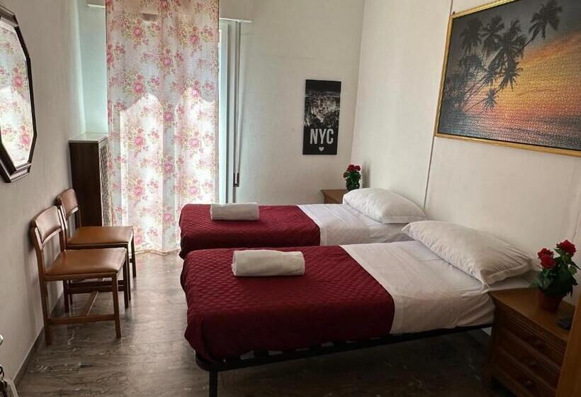 Quarto Estandar Banheiro Compartilhado, Venice Star House
