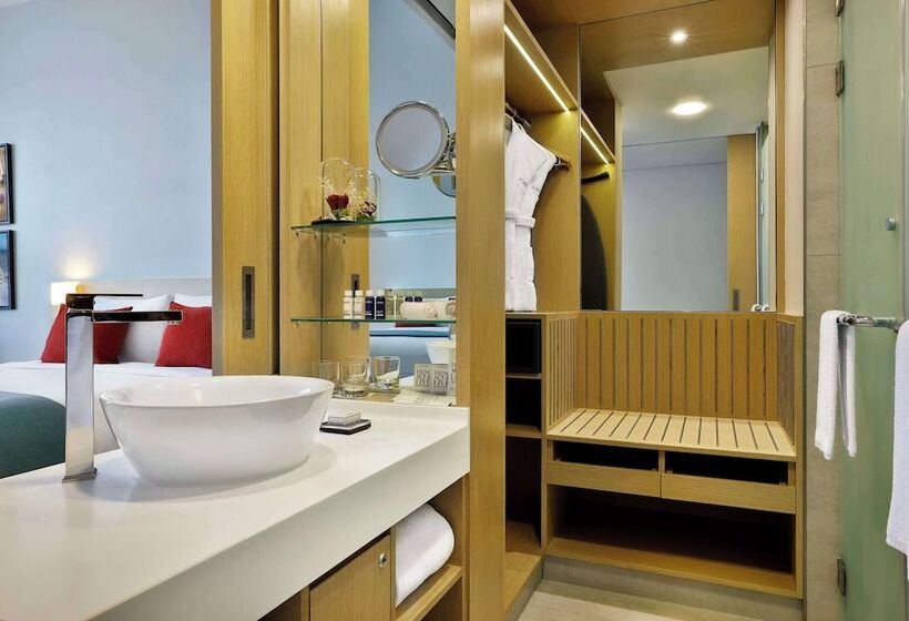 Номер Executive, Avani Ibn Battuta Dubai