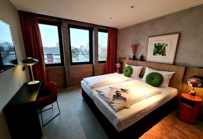 高级大房间, Koncept Hotel International
