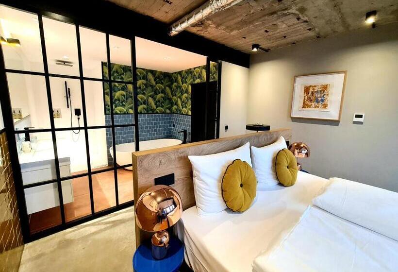 اتاق لوکس, Koncept Hotel International