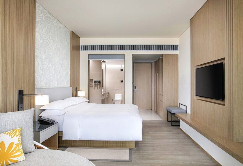 스탠다드 룸 더블 침대, Four Points By Sheraton Wuchuan, Loong Bay