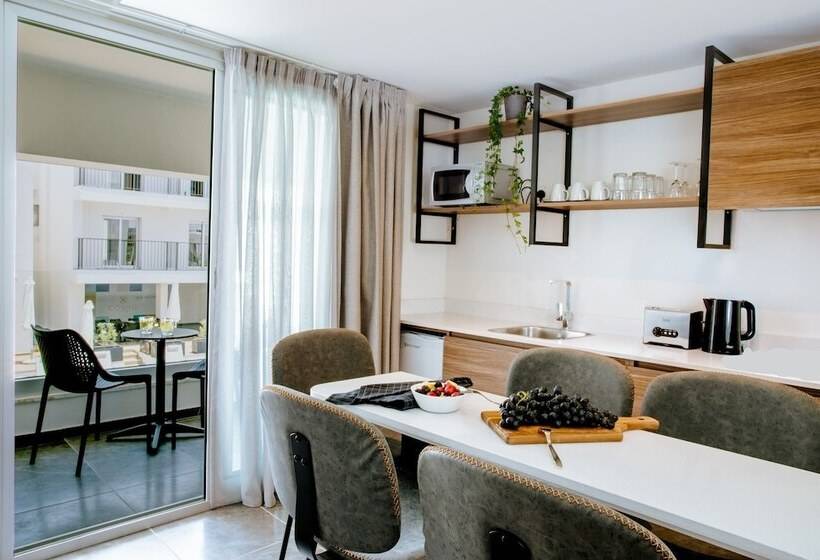 סוויטה דלוקס, Cosmo Napa Boutique