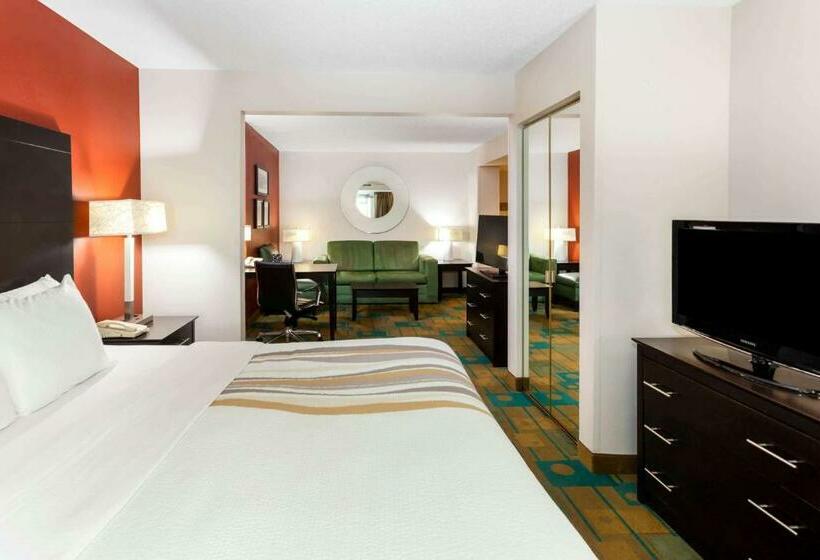 이그제큐티브 룸 킹사이즈 침대, La Quinta By Wyndham Milwaukee Bayshore Area