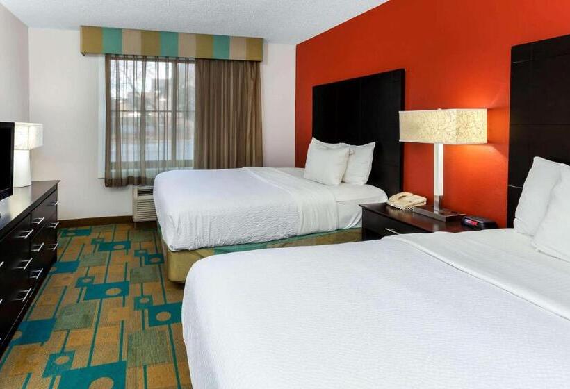 풀장 전망 디럭스 룸, La Quinta By Wyndham Milwaukee Bayshore Area