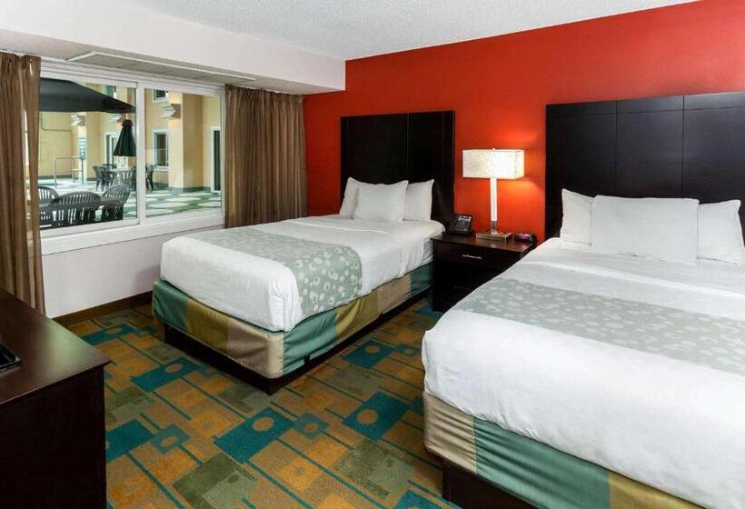 풀장 전망 디럭스 룸, La Quinta By Wyndham Milwaukee Bayshore Area